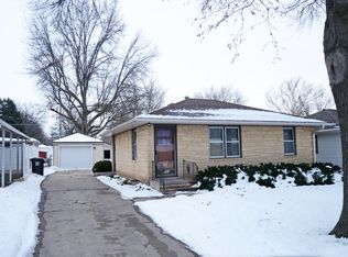 6831 Benton St, Lincoln, NE 68507