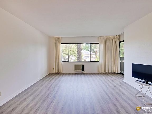 4th image of 2140 Santa Cruz Ave APT B103