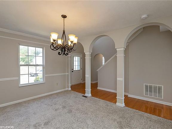 3rd image of 156 Stratford Ct