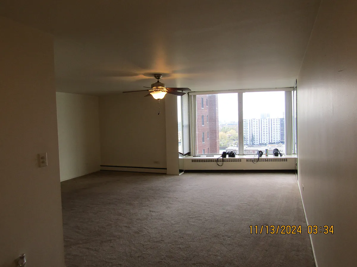 Building Photo - 8200 E Jefferson Ave #1402