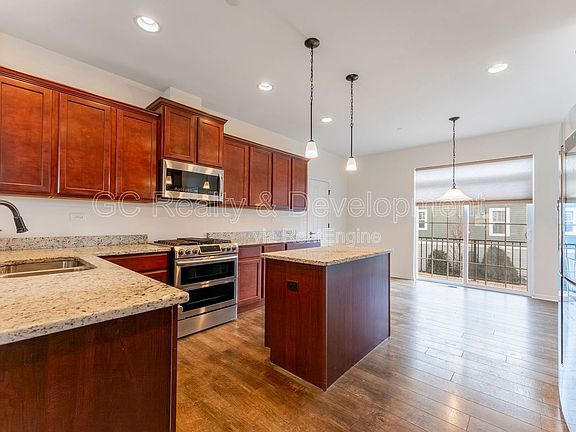 5th image of 112 Waterbury Cir