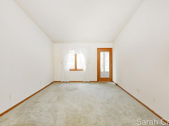 5th image of 960 Amberwood West Dr SW