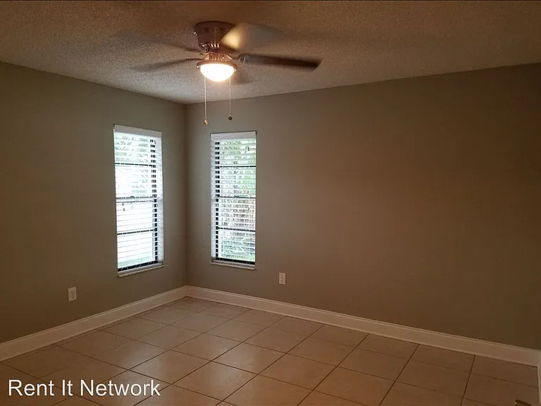 2205 Cypress Point Dr E — Photo 10