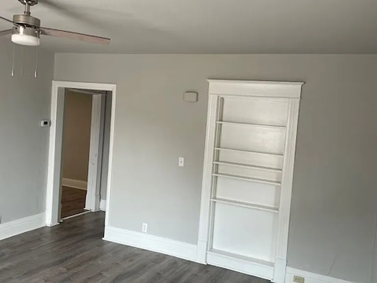 Farrah Apartments: 1 & 2 Bedroom Renovated Units — Photo 41