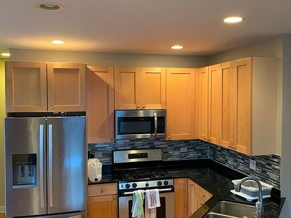 4th image of 870 N Milwaukee Ave APT 203