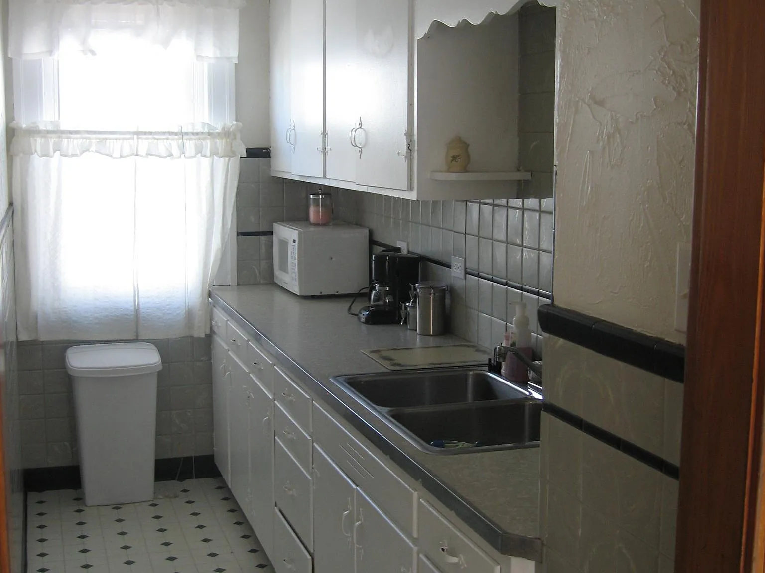 30 Strathmore Rd — Photo 3
