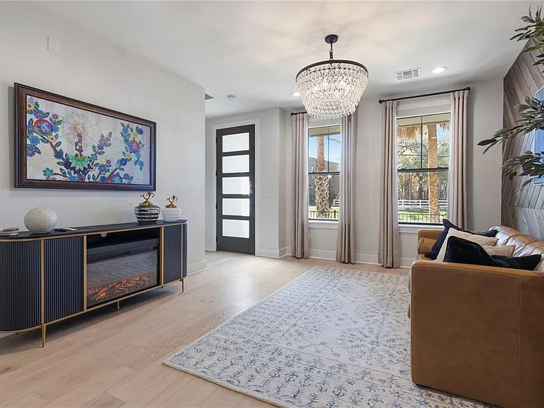 64 N Park Ave — Photo 5