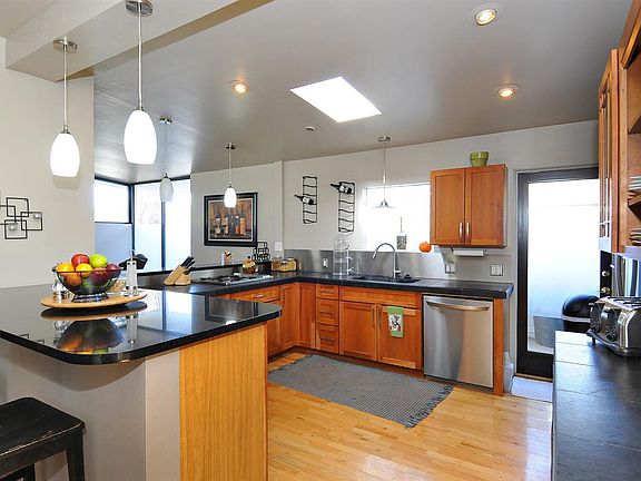 3rd image of 3127 N Marigold Dr