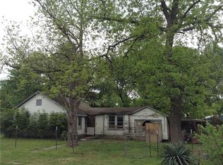 419 W Liberty St, Pilot Point, TX 76258
