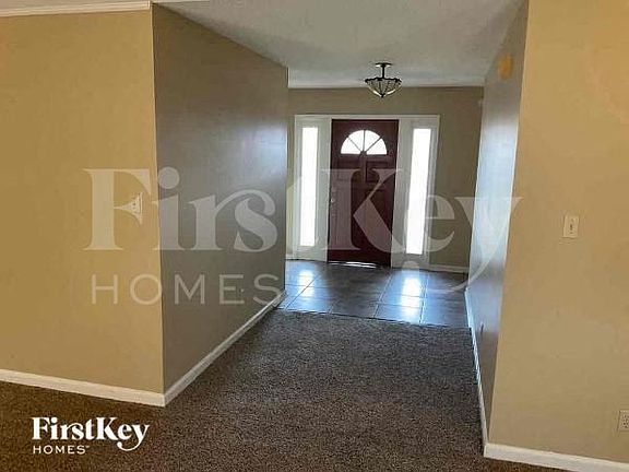 3rd image of 935 Rutland Dr