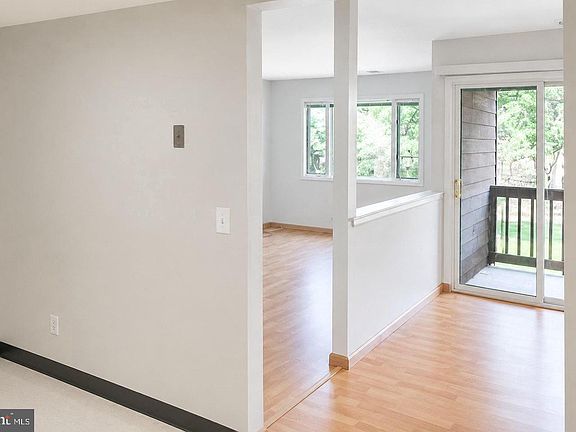 4th image of 2210 Sayre Dr