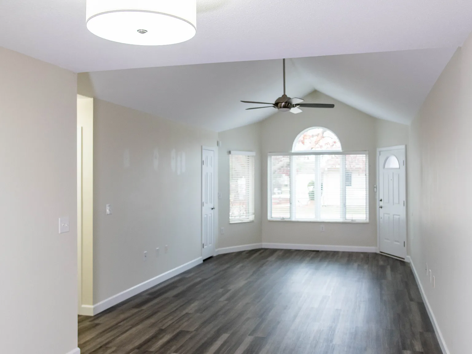 2 bed, 1354 sqft, $2,846 — Photo 3