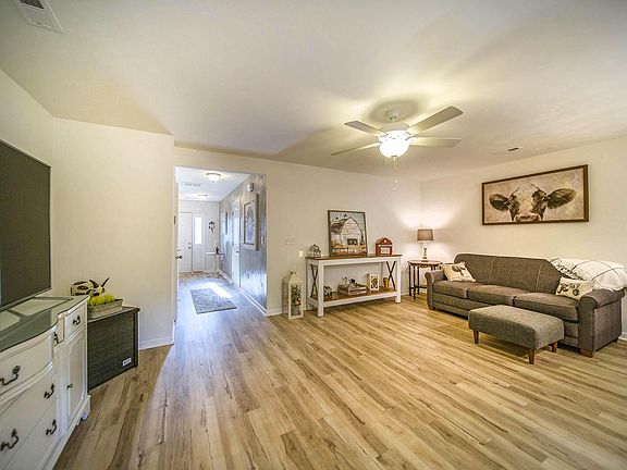 3rd image of 6822 Village Green Dr
