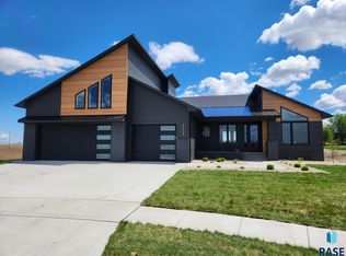 7313 E Agate Cir, Sioux Falls, SD 57110