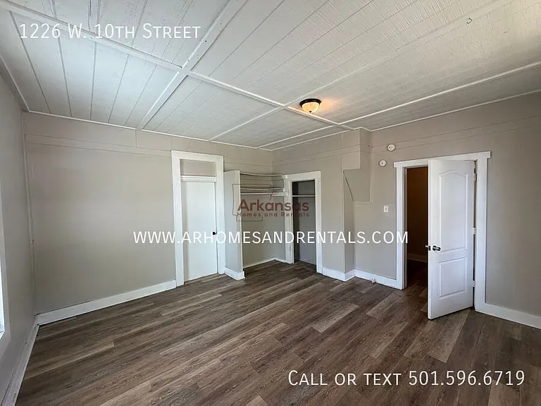 1226 W 10th St — Photo 2