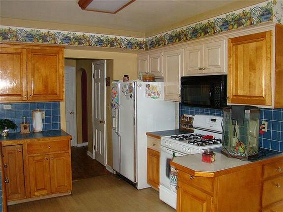 3rd image of 610 Cherry Ave
