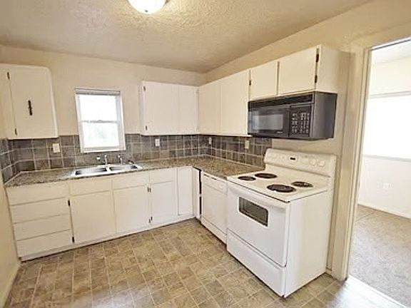 3rd image of 904 E Chicago St APT 2