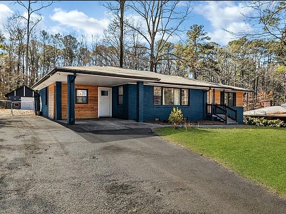 4th image of 715 Woodvalley Rd SW