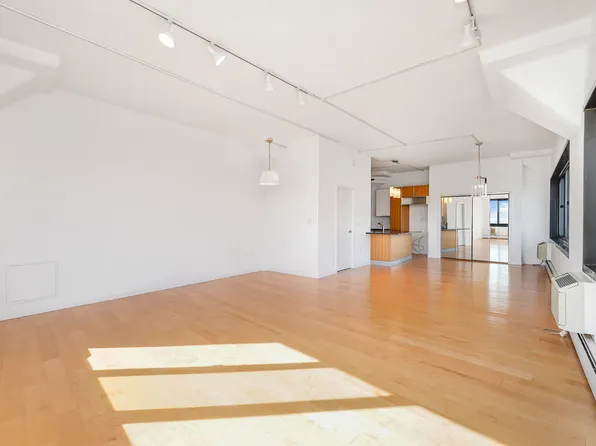 10 Bay Street Landing image 22 of 30