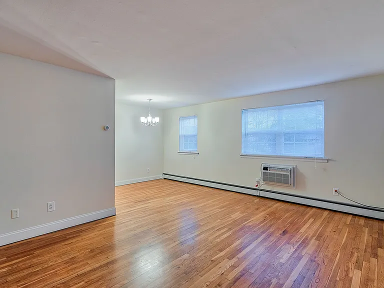 Stratford Apartments — Photo 65