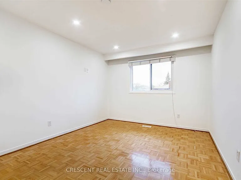 4036 Dunmow Cres #UPPER — Photo 17