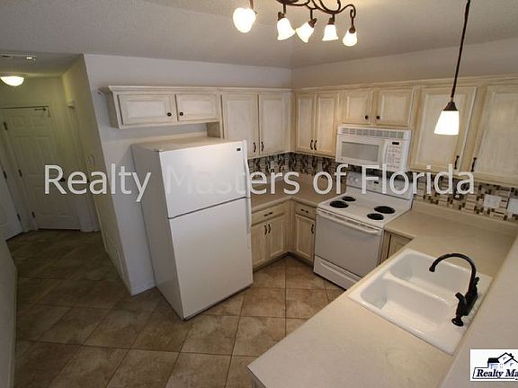 3rd image of 9563 Cobblebrook Dr