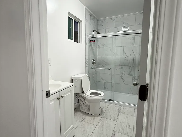 2444 Iowa Ave #B — Photo 7