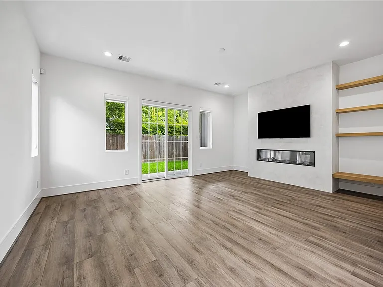 4211 Nichols St #A — Photo 2