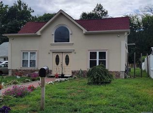 137 James St, Rochelle Park, NJ 07662