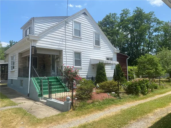 15 Trump Ave, Uniontown, PA 15401