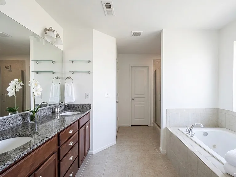 2128 Bellflower Way — Photo 11