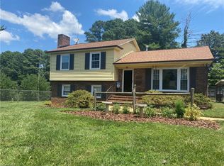 1271 Foxhall Dr, Winston Salem, NC 27106