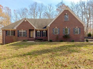 390 N Hummingbird Ln, Dickson, TN 37055
