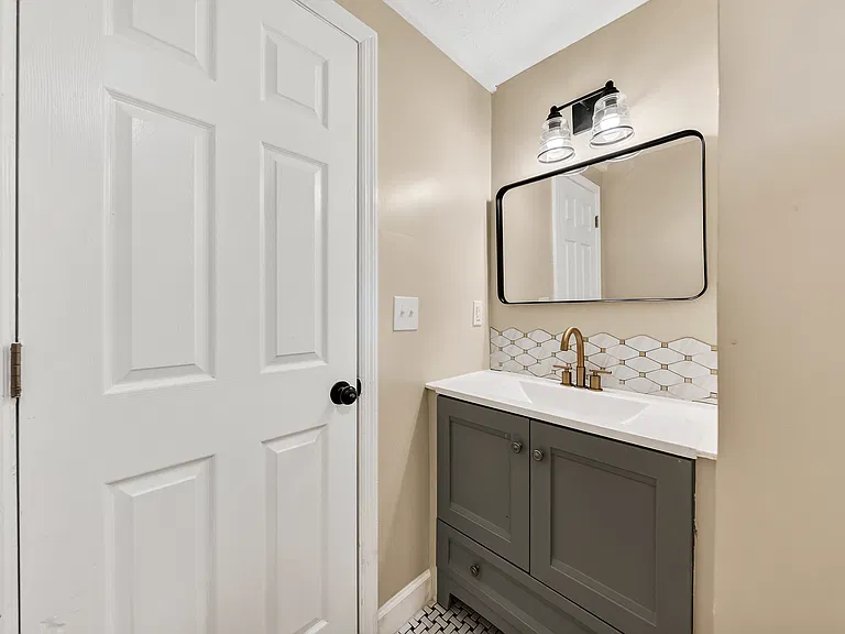 2820 Beacon Ave #B — Photo 6