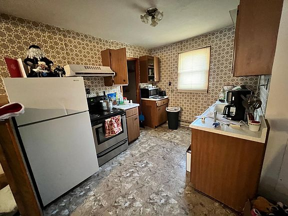 4th image of 1 Riverview Dr APT 7