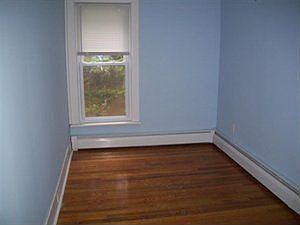 4th image of 32 Winegard St