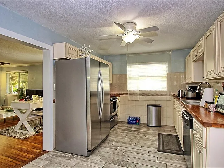 3001 E Jefferson St — Photo 25