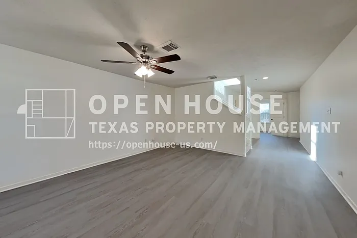 3 bed, 2.5 bath, 2223 sqft, $2,050 — Photo 3