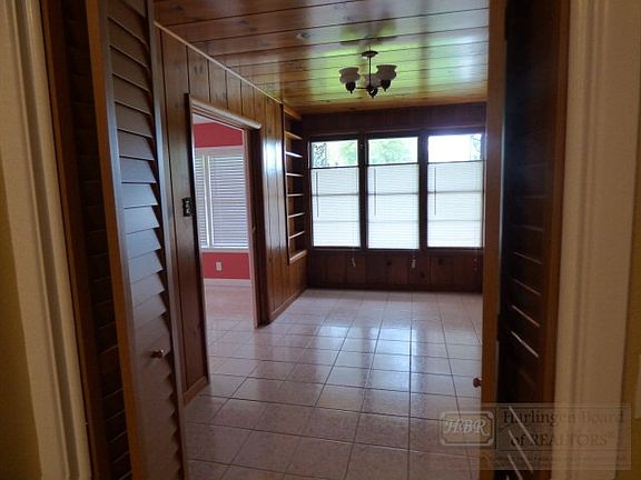 3rd image of 1505 Cardinal Dr