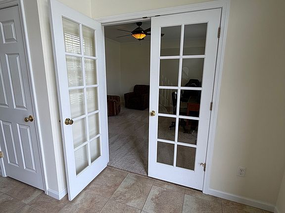4th image of 246 Wakefield Dr E