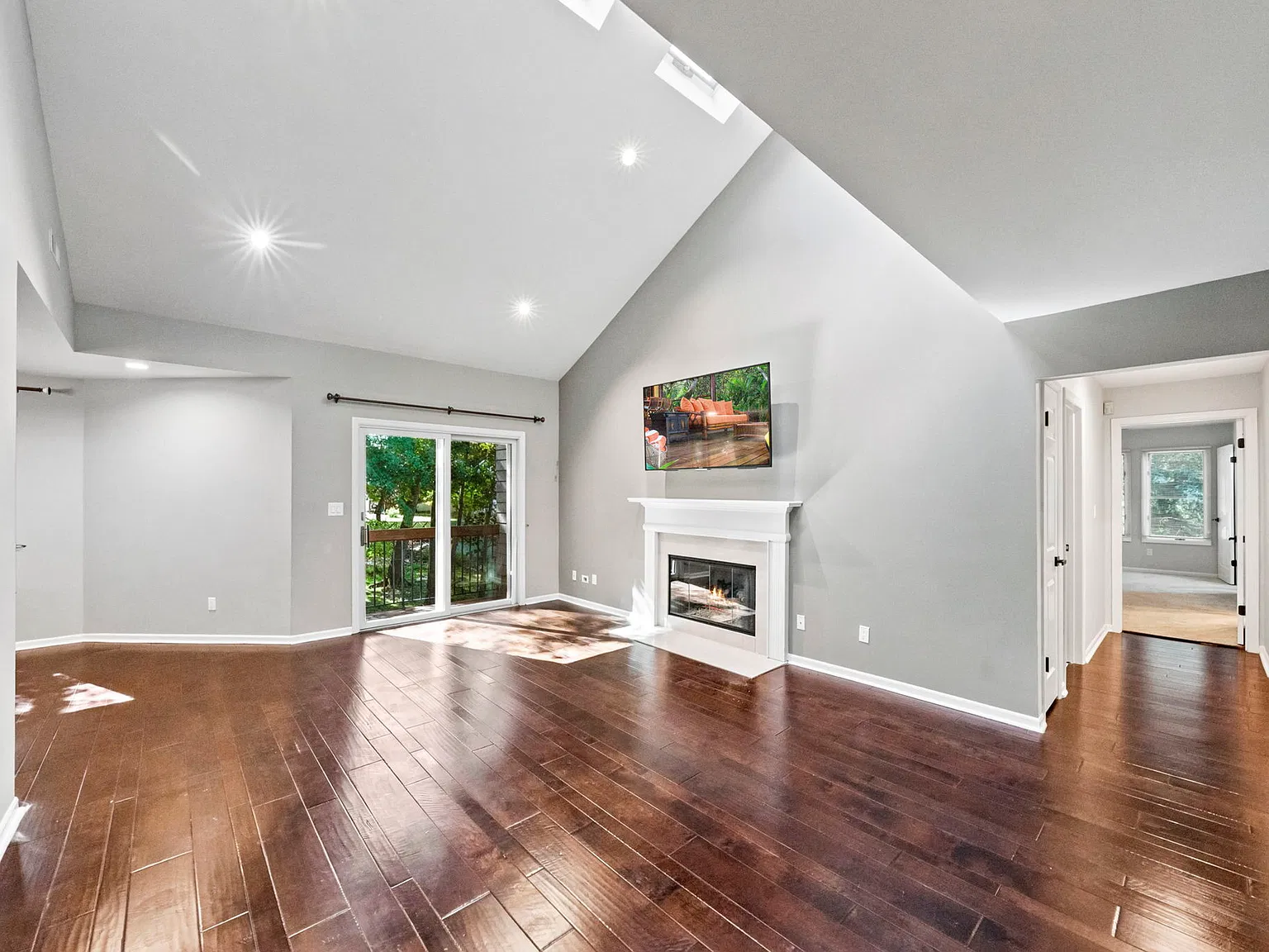 3 bed, 2050 sqft, $4,300 — Photo 3