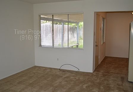 3rd image of 3818 Elkhorn Blvd
