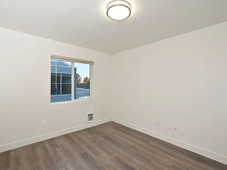 Maple Leaf Residences — Photo 9