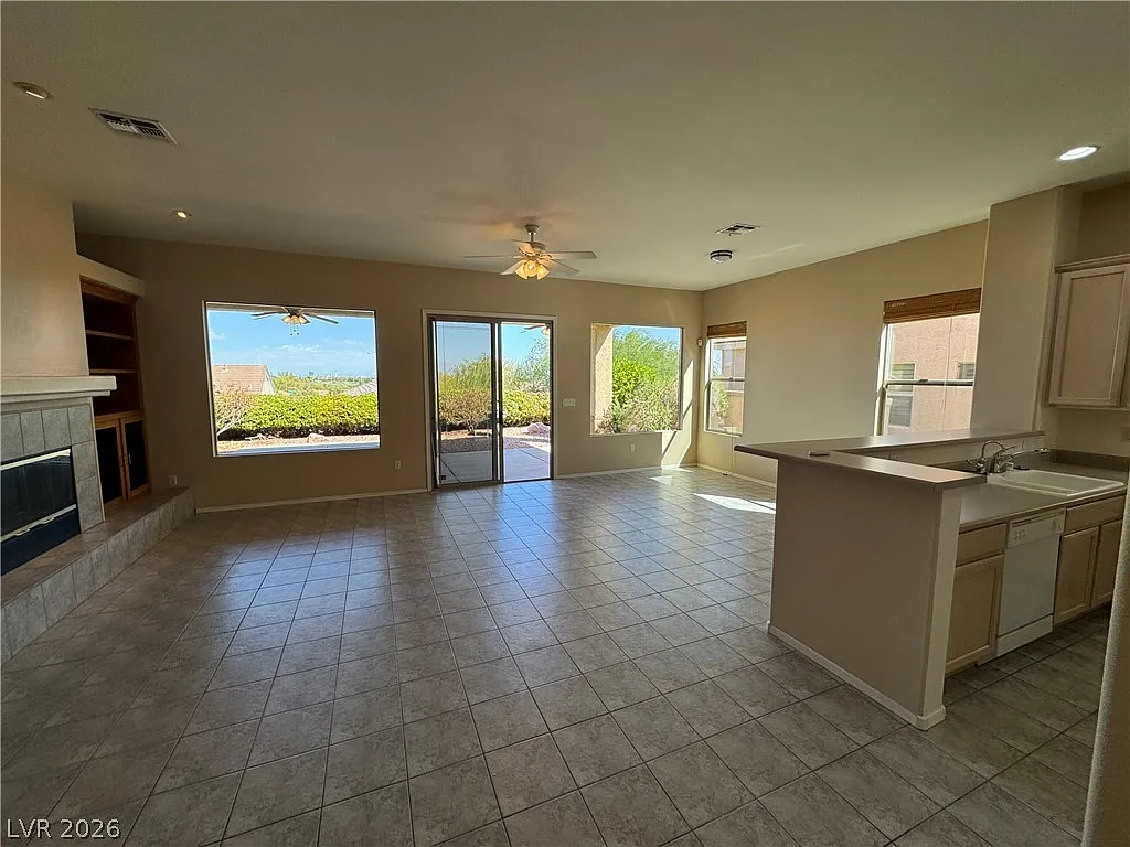 2 bed, 2.0 bath, 1865 sqft, $2,300 — Photo 4