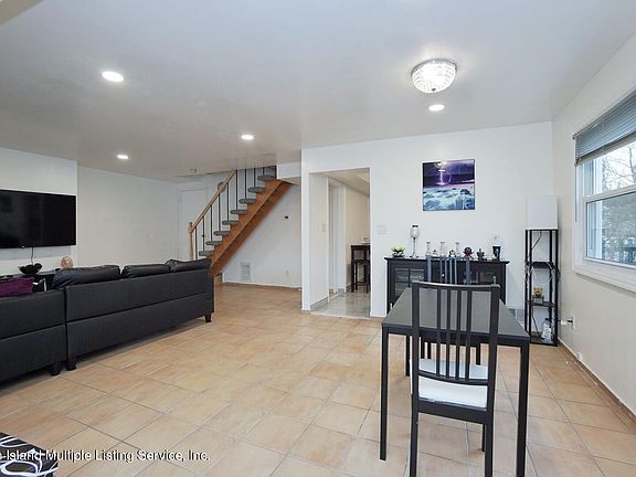 5th image of 15 Anita St #A