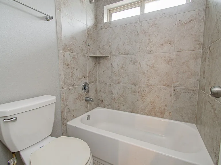 24331 Kee Cresta Ct — Photo 38