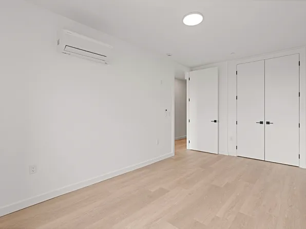 172-02 Hillside Avenue image 8 of 14