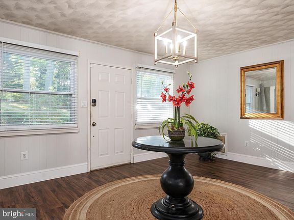 5th image of 35 Acorn Dr