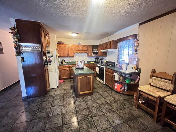 4th image of 4545 La Brea Ln