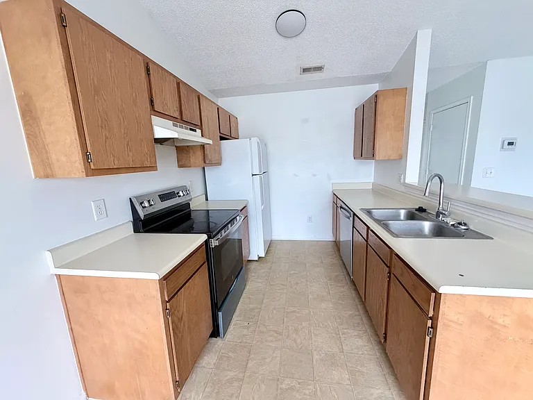 110 Summerchase Rd #5 — Photo 4